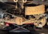 Jak zadbać o lakier i podwozie Subaru by nie poddało się korozji praktyczny poradnik dla aut z importu i z Polski Zardzewiałe zawieszenie Subaru oglądane w warsztacie podczas naprawy