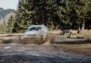 Toyota 4Runner na błotnistym szlaku off-road w regionie Veneto, Włochy